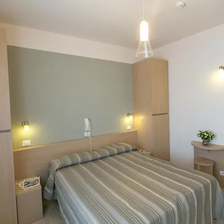 Ξενοδοχείο Colonna 3*